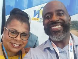 🚨📢 SWIPE LEFT Chicago to see ALL of our esteemed guests who have stopped  by the WVON booth to talk to our hosts Perri , Rufus , Atiba and Darlene!  We are