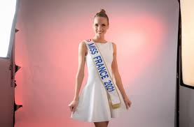 Amandine petit a été élue miss normandie 2020 le 26 septembre dernier, et miss france 2021 ce samedi 19 décembre. Miss France 2021 The New Life Of Amandine Petit