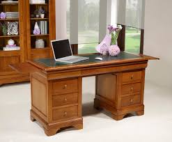 Un côté traditionnel sera présent dans votre chambre. Bureau Ministre 9 Tiroirs En Merisier Massif De Style Louis Philippe Meuble En Merisier