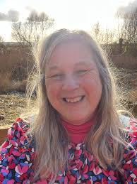 Hello, I'm Sandra and something to know about me is I love walking 🚶 and  chatting.