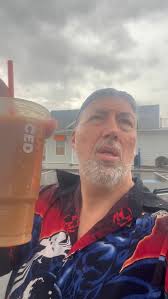 Kiwi Watermelon Lemonade Refresher tastes like a green jolly rancher!!! 🥝 