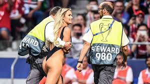Diese dame steckt hinter der kuriosen aktion. Flitzerin Vom Champions League Finale Verhaftet Sie Wollte Das Copa Endspiel Sturmen Sportbuzzer De