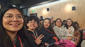 Congreso de Contingencia Nacional 🇨🇱 Estudiantes de nuestro colegio  participaron del II Congreso Interescolar de Contingencia Nacional,  realizado en la ciudad de Valdivia y organizado por el Colegio Hampton  College, junto al