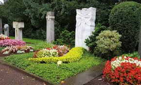 Moderne Grabbepflanzung Fruhling Sommer Herbst Winter Bepflanzung Grabbepflanzung Grabgestaltung