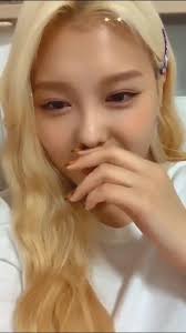 Momoland Ahin & Itzy Lia: Best Friends Since High School