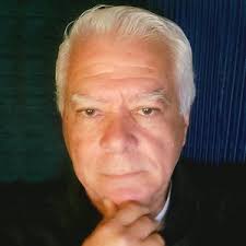 El orador y la oradora.