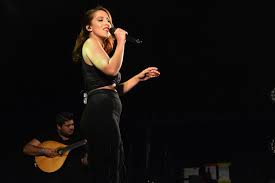 In portugal, the critic celebrated sara correia's debut and unanimously applauded the one they called the great voice of the new generation. Fado Singer Sara Correia Will Perform On Eight International Stages With Her New Album Yupiie