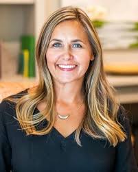 Amanda Parrott's Instagram, Twitter & Facebook