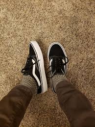 First, the side stitching just under the jazz stripe on the old skool is non existent on the ward. Old School Mule Black True White Vans