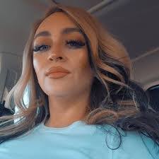 Arianna Zambrano's Instagram, Twitter & Facebook