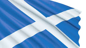 Bandera de escocia ondeando contra el cielo azul claro. Conozca Todo Sobre La Bandera De Escocia