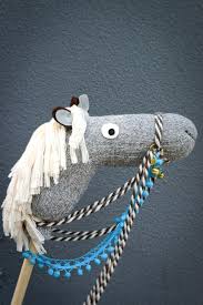 Knutselen is een activiteit die bestaat uit het vervaardigen van (vaak) decoratieve werken met diverse materialen. 12 Ideeen Over Paard Knutselen Kinderen Paard Knutselen Paard Knutselen Kinderen Knutselen