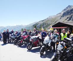 Die kamera saugt sich am antlitz der hauptdarstellerin fest, als gäbe es sonst nichts zu zeigen. Schiltach Mit Dem Motorrad Uber Fluela Und Ofenpass Schramberg Umgebung Schwarzwalder Bote