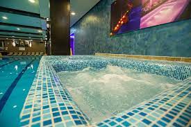 Înconjurat de un peisaj natural, hotelul alpin din staţiunea de schi poiana braşov oferă privelişti montane magnifice şi camere amenajate confortabil, cu acces gratuit la internet prin cablu. Hotel Alpin Poiana Brasov Romania Nicotravel Ro