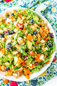 Chopped Kale Salad Is Loaded With Kale Red Grapes Orange Bell Peppers White Quinoa Grate Vegetarian Salad Recipes Salad Recipes Healthy Lunch Salad Recipes
