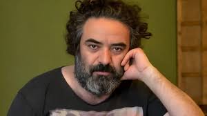 تقلید صدای هادی کاظمی از حسن معجونی ؛ از خودش بهش شبیه تره (فیلم)