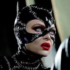 Catwoman Panosundaki Pin