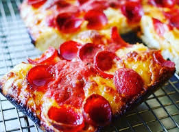 Quarantino S A Detroit Style Pizza Cooked Up During Quarantine Emerges In Grand Rapids Table And Bar