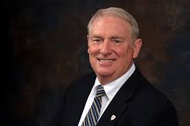 Kelly Everett '77 Retires