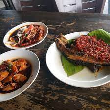 Aku pun tak ingat di mana aku dapat info pasal ini, tapi kes viral viral jugaklah. Restoran Udang Galah Teluk Intan 7 Tips