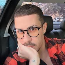 Carlinhos Maia revela que uma fã não tem respeitado sua privacidade, e  desabafa