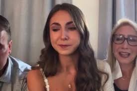 Who is Robert Shinn's daughter, Kloë Shinn?