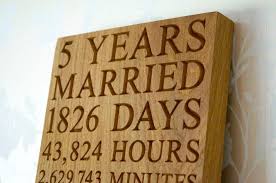Embrace tradition and celebrate your 5 year anniversary with the most unique wooden gifts of them all. 5th Wedding Anniversary Plaques Makemesomethingspecial Com