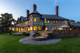 Estates in land covers a lot of new concepts and in order to grasp how it all fits together there are some key vocabulary words to remember. On The Market A Stucco North Shore Estate Right On The Beach