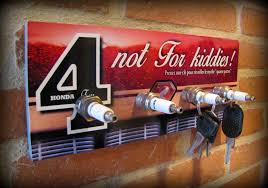 Accroche Cles Moto Honda Cb 750 Four Par Deco Bolides Decorations Murales Par Deco Bolides Idee Deco Garage Parement Mural Deco Garage