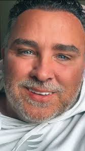 Am Always lonely, by the way no one loves me. I just have to be like this  forever... do you love me... yes or no?? Answer me okay ❤️🥰