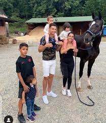 Cristiano ronaldo dos santos aveiro goih comm (portuguese pronunciation: Cristiano Ronaldo And Family If This Is What Coronavirus Can Cause Then It Is Perfect Photo Futballnews Com