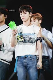 Share the best gifs now >>> Nct S Doyoung Is Now Nctzens Choir Director After What He Did At Their Concert Kissasian