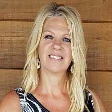 Carol Snelling's Instagram, Twitter & Facebook