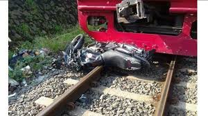 Pemilik kenderaan meninggal kurang dari 3 tahun. Herman Terobos Perlintasan Meninggal Tertabrak Kereta Kedua Yang Melintas Di Kebon Pedes Tribunnews Com Mobile