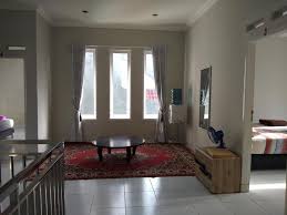 Mengerjakan berbagai macam model/desain kusen pintu jendela kayu minimalis, klasik dan modern untuk rumah, kantor, apartemen, hotel, cafe, ruko, workshop, studio dan lainnya mulai dari bahan kayu jati,. Mandi Angin Syariah Homestay Bukittinggi Harga Terkini 2021