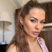 Anna Cloud's Instagram, Twitter & Facebook