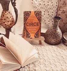 The Compulsive Reader S Instagram Post Hey Bookworms Happy Wednesday Qotd What Is Your Biggest Bookish Pet Peeve Mi In 2020 Pet Peeves Book Worms Happy Wednesday