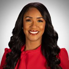 5-year-old girl dazzles in extravagant Disney princess costumes