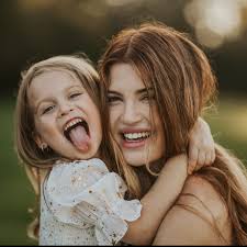 Allie Brooke's Instagram, Twitter & Facebook