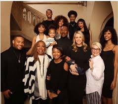 Following the broadcast of the hbo documentary allen vs. Mia Farrow On Twitter Eddie Murphy His 10 Kids And Their Moms Posted Somewhere By One Of His Daughters Amazing