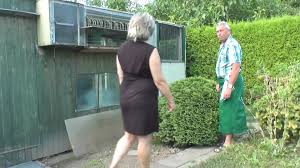 Bahçede olgun komşuların beklenmedik seksi Porno 7DAK farkıyla izle