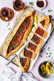 Pide Mit Veganem Hackfleisch Eat This Foodblog Vegane Rezepte Stories Rezept In 2020 Lebensmittel Essen Lecker Rezeptideen