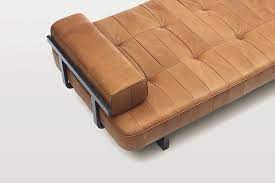 Pin Von Carolyn Ament Auf Details Private Leder Mobel Alter Sessel Mobel Furniture