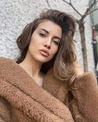 Iulia albu a dezvăluit motivul pentru care a păstrat numele fostului soț, mihai albu, după divorț. Pro Tv Iulia Albu Imagini Spectaculoase In Care Apare NemachiatÄƒ Cat De Bine AratÄƒ Cand RenunÈ›Äƒ La Look Urile Excentrice