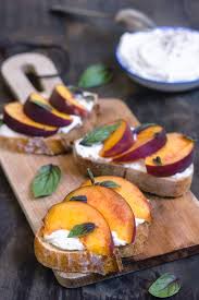 Bruschetta Vegan Au Fromage Frais Maison Et Aux Peches Recette Recettes De Cuisine Repas Leger Et Rapide Recettes De Cuisine Apero