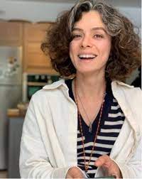 Jun 28, 2021 · özge özpirinçci; Ozge Ozpirincci Breaks Taboos With Her Hair