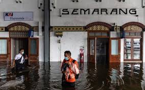 Kereta kalau kena banjir, masih boleh diselamatkan ke? ada yang nak tau ke cara betul selamatkan kereta banjir? Langganan Banjir Stasiun Tawang Tak Bisa Dirombak Begitu Saja Ekonomi Bisnis Com