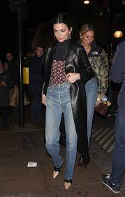 Kendall Jenner Just Channeled Kourtney Kardashian In A 90s Inspired Trench Kendall Jenner Style Casual Kylie Jenner Outfits Casual Jenner Outfits