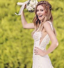 صور تسريحات شعر النجمات التركيات في حفلات زفافهن موقع العروس