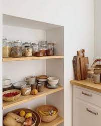 Vous le savez pour cuisiner, il est important d'avoir à portée de main tous les accessoires nécessaires. 240 Idees De Etageres De Cuisine Etagere Cuisine Decoration Cuisine Cuisines Deco